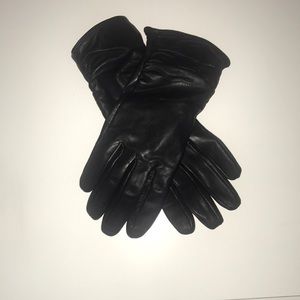 Leather gloves